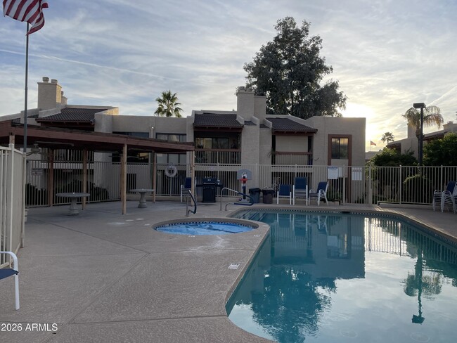 Photo - 205 N 74th St