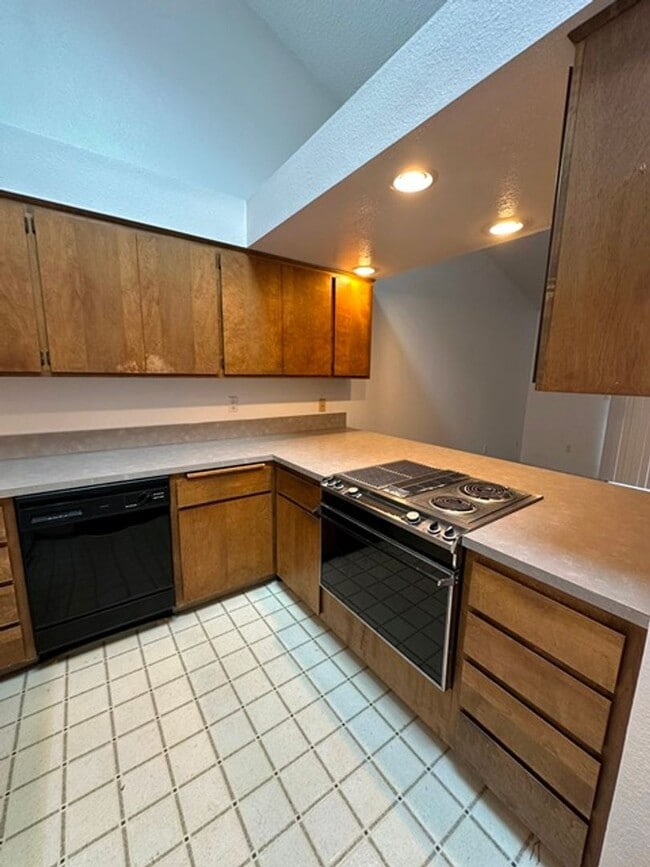 Photo - 2 Bedroom, 1 1/2 bath Townhome