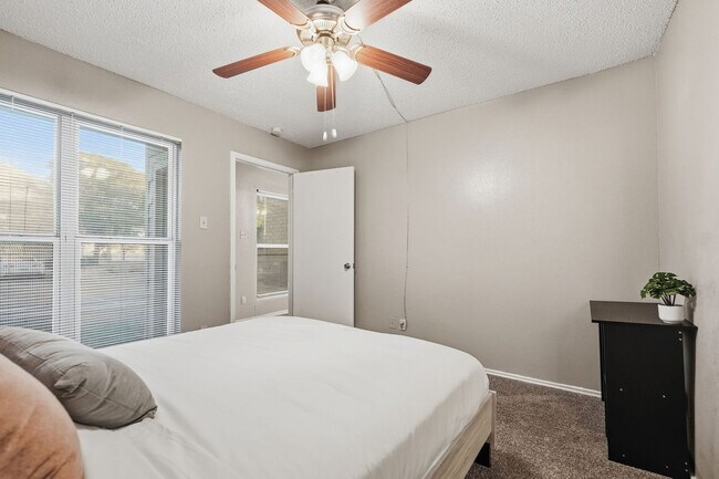 Photo - 2102 W Loop 289 Acc Rd Unit SI FL2-ID1612692P