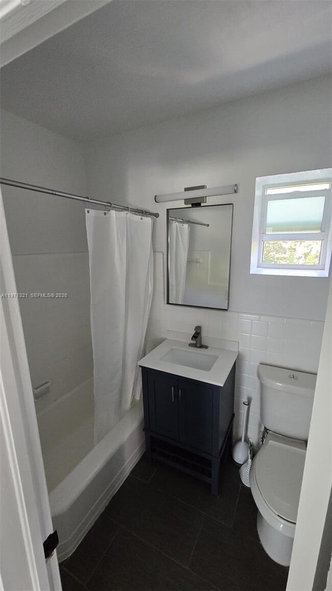 Photo - 9270 E Bay Harbor Dr Unidad 7B