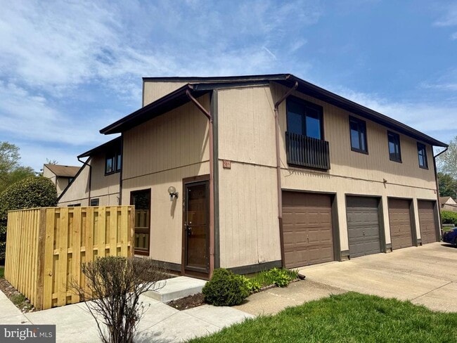 Building Photo - 544 Glen Ct