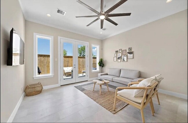 Building Photo - 3703b Bolin Rd