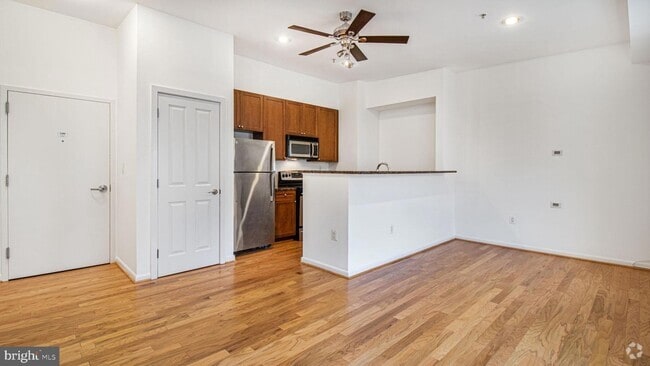 Building Photo - 1501 27th St SE Unit 406 Rental
