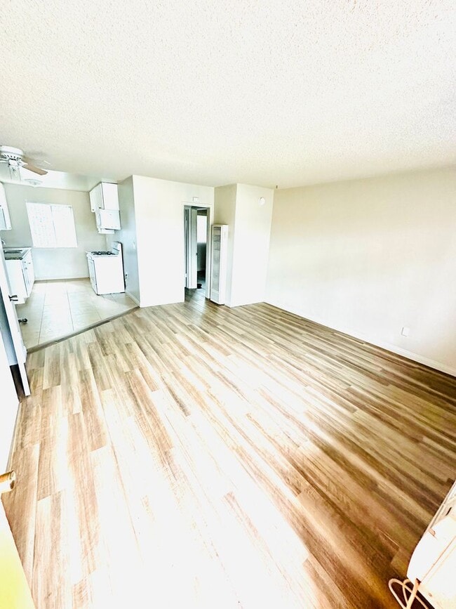 Cerritos Avenue Apartments