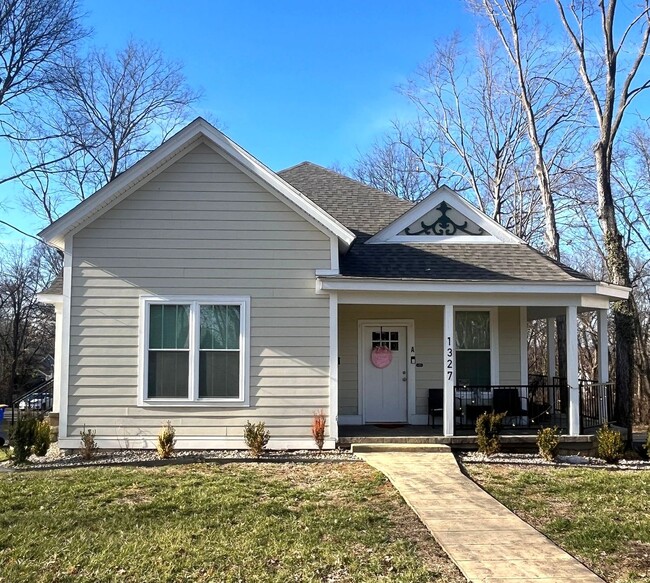 Building Photo - 1327 Park St Unit B