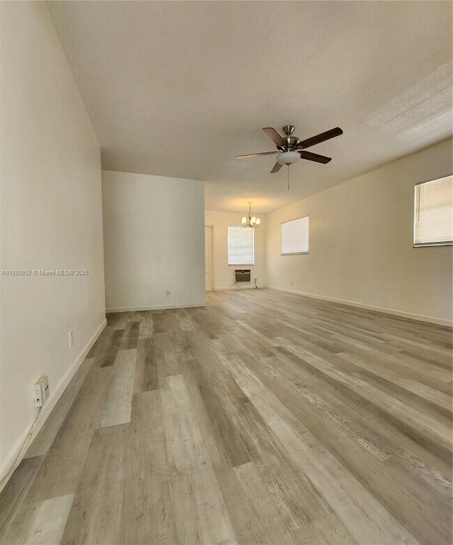 Photo - 5400 Hollywood Blvd Unit 16