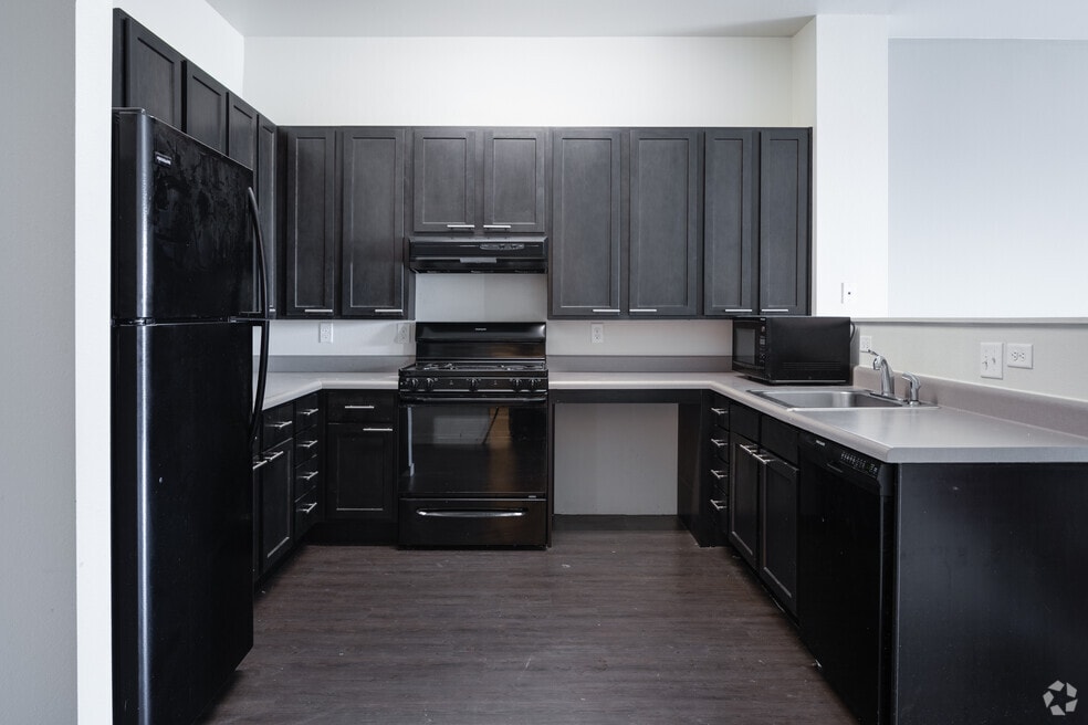 1BR, 1BA - 725SF