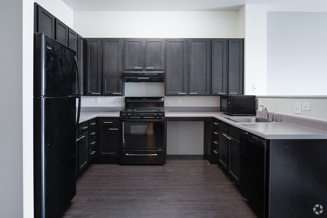 1BR, 1BA - 725SF