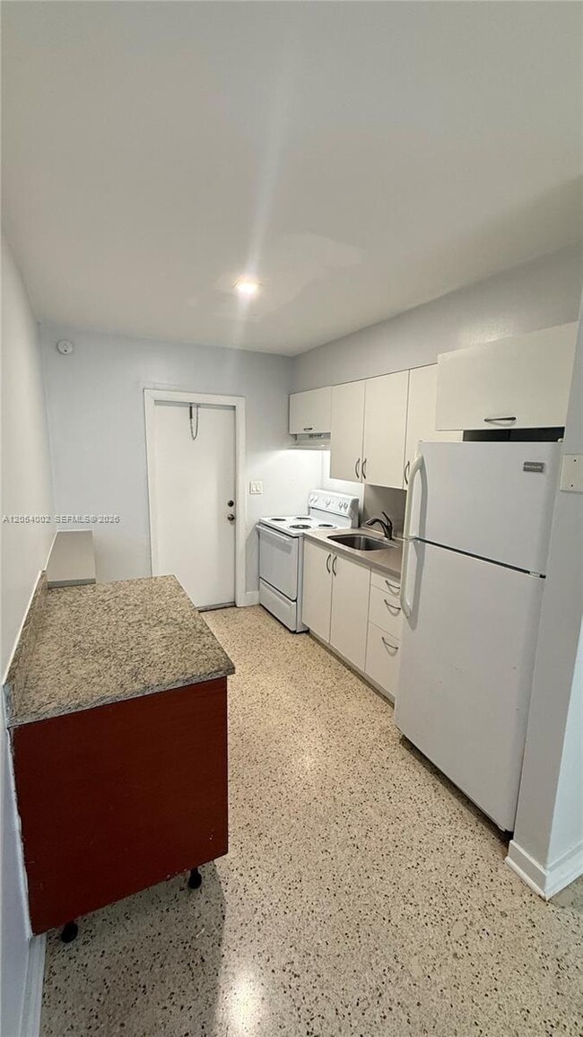 Photo - 842 SW 2nd St Unit A