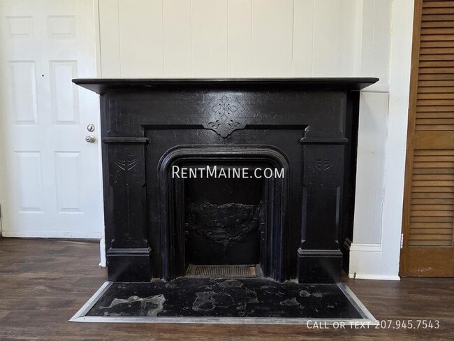 Photo - 139 Oak St Unit 1F