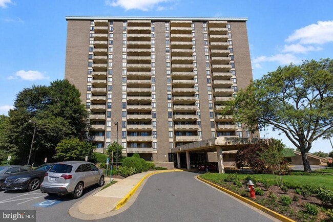 Building Photo - 1800 Old Meadow Rd Unit 420
