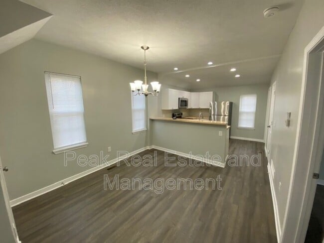 Photo - 1011 Logan St SE