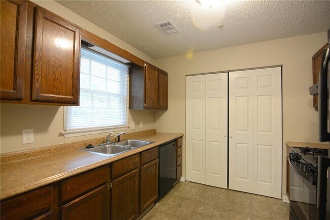 Photo - 294 E Burns Ct SW Unit D