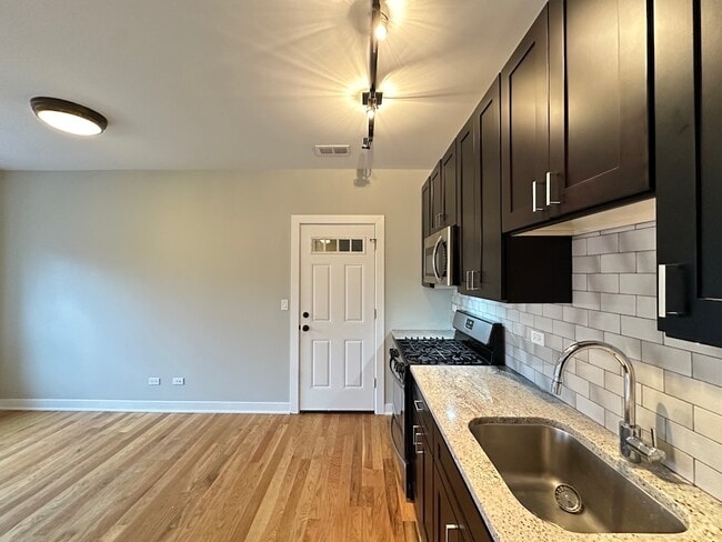 Photo - 2208 W Eastwood Ave Unit ES3