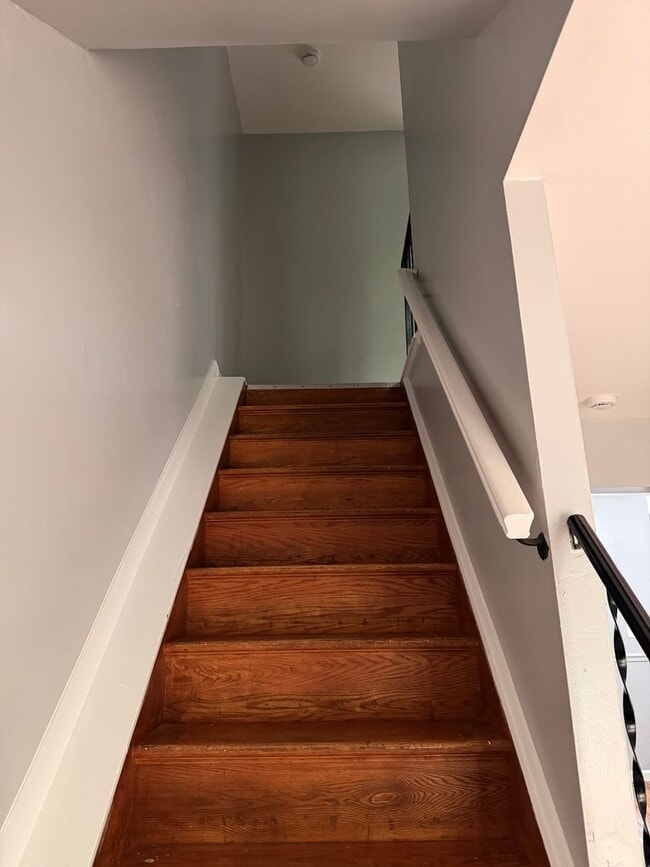 Photo - SEQUOIA TOWNHOUSE FOR RENT