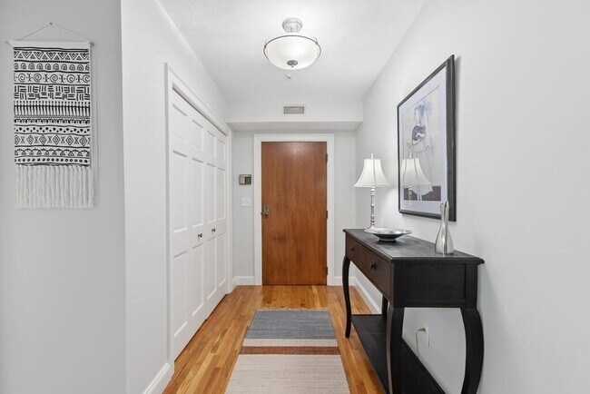 115 Washington St Unit 1B