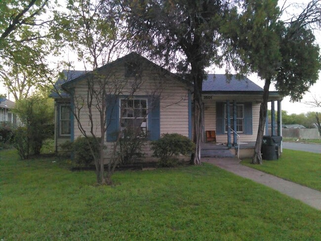 Building Photo - Great backyard
