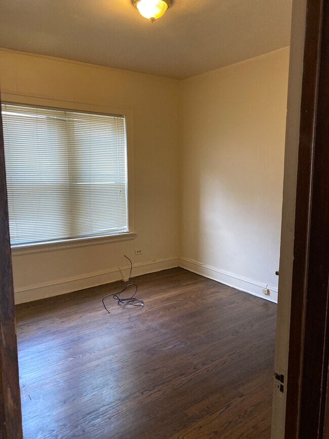 Photo - 10226 S Charles St Unidad 1