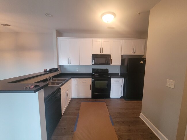 Kitchen - 7231 Althorp Way Unit R11