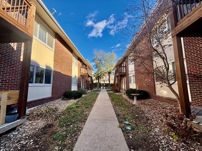 Photo - Charlotte Square - 3330-3368 Charlotte St. Unit 3344