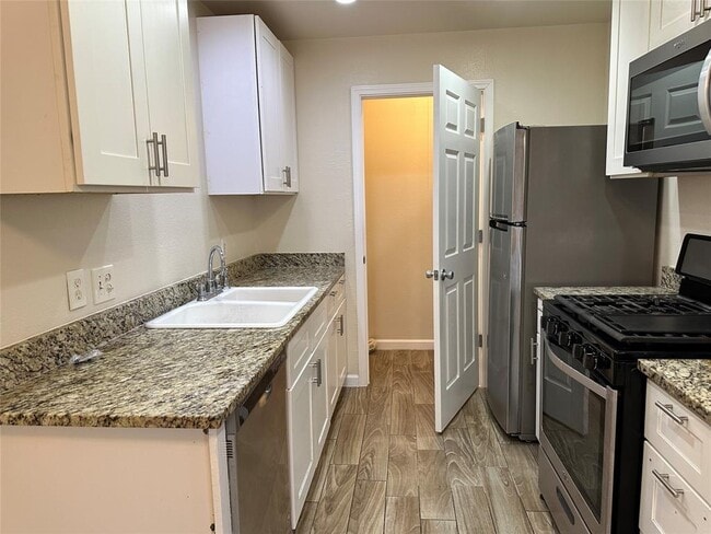 407 Vista W Ct