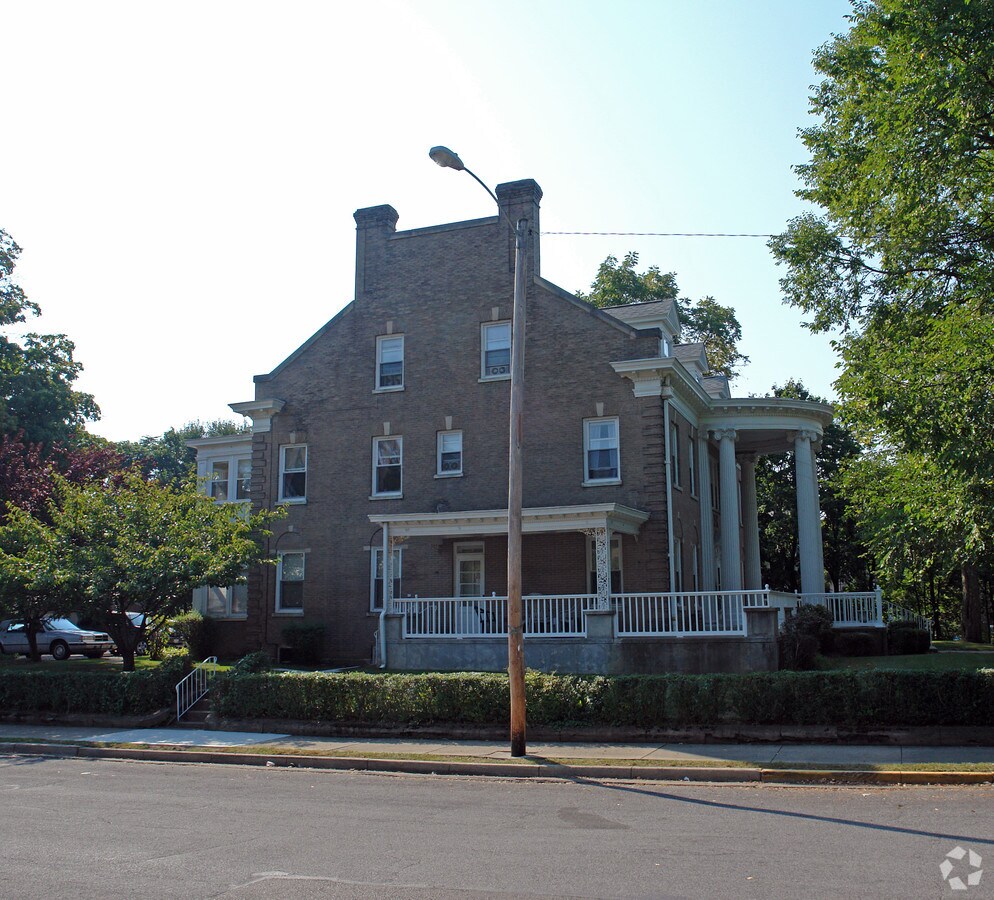 Photo - 840 N Fountain Ave Apartments