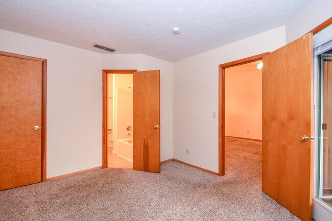 Photo - 543 Henderson Crossing