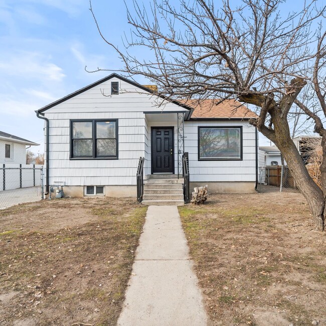 Building Photo - Salt Lake 5 Bedroom Home