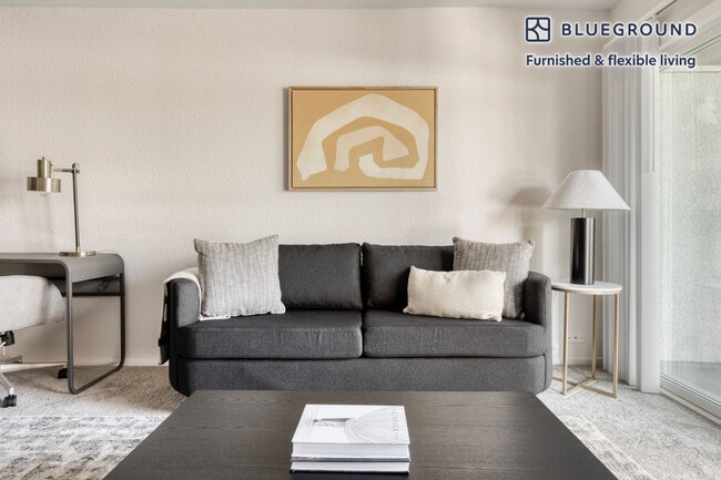 Photo - 3662 Barham Blvd Unidad FL3-ID585