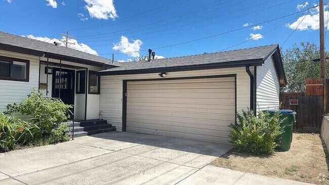 Building Photo - Remodeled 3 bed / 2 bath home near Univers...