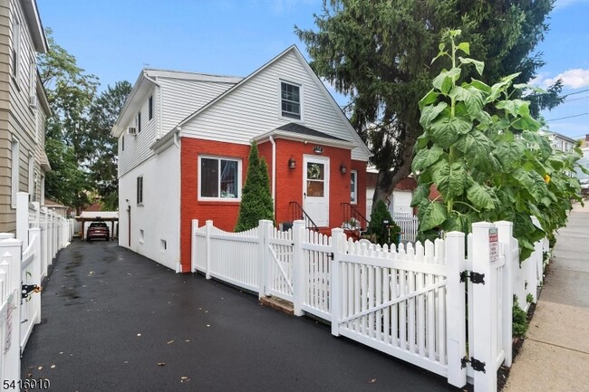 Photo - 356 Sherman St