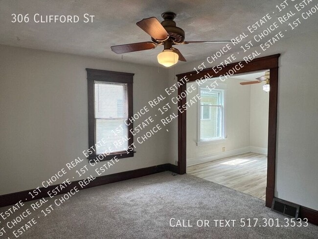 Photo - 306 Clifford St