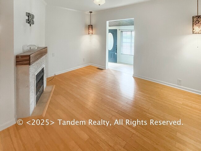 Photo - 401 Cleves St