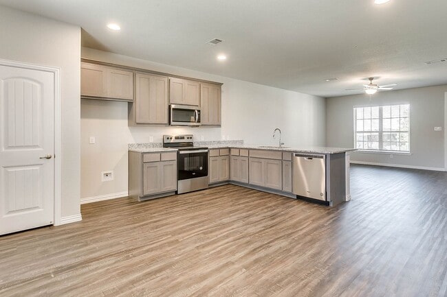 Building Photo - 3 bedroom 2 Bath home located in McPherson Village