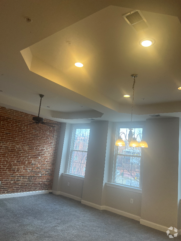 Building Photo - 1702 Madison Ave Unit 2 Rental