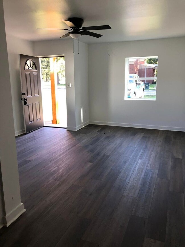 Building Photo - Bald Knob Duplex Unit 1