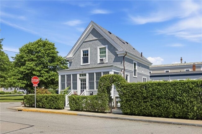 Photo - 40 W Narragansett Ave