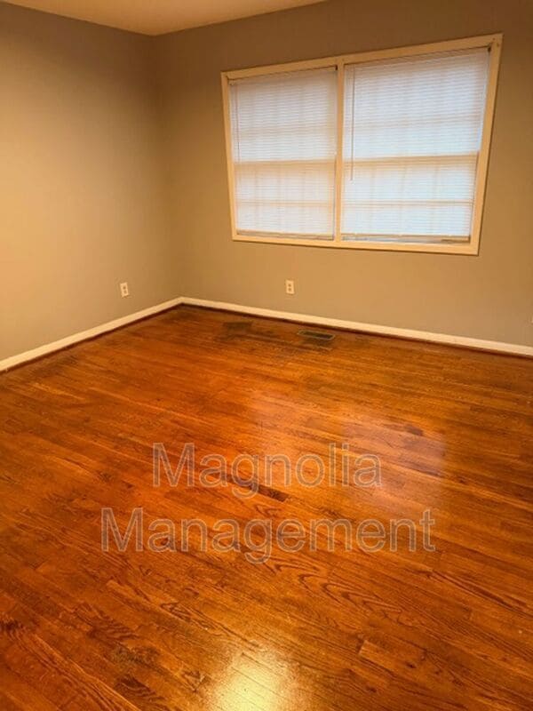 Photo - 1932 Oxford Rd Unit Apt C