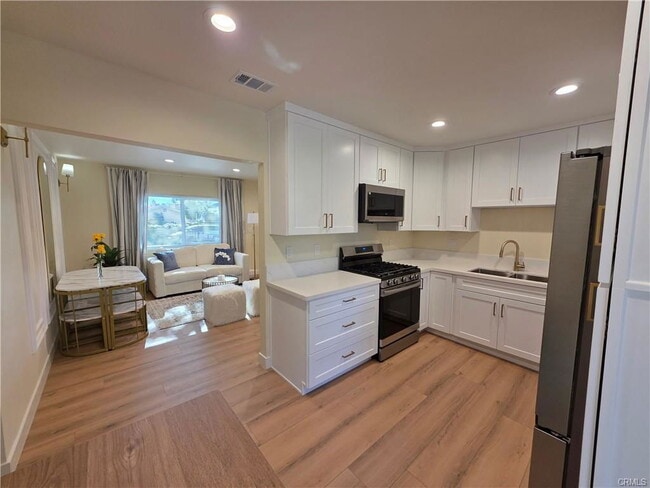 Photo - 18719 Bassett St