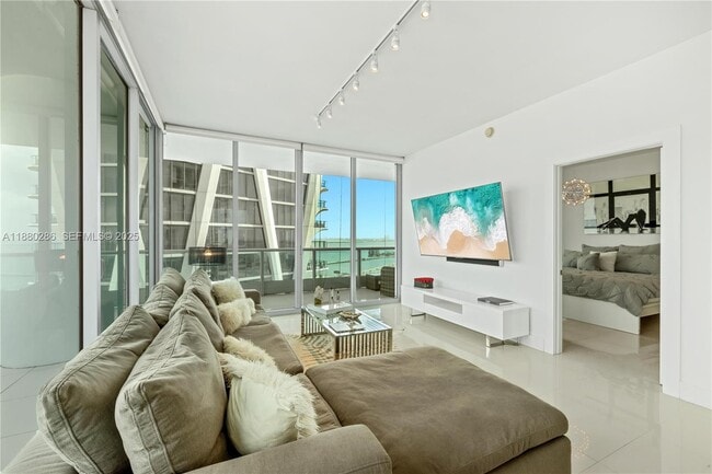 Building Photo - 900 Biscayne Blvd Unit 3112