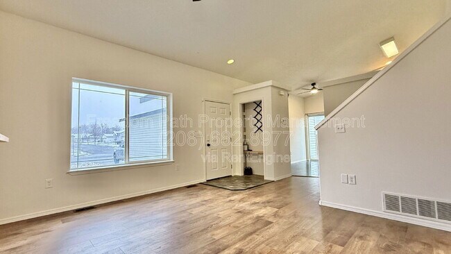 Photo - 485 N Megan St