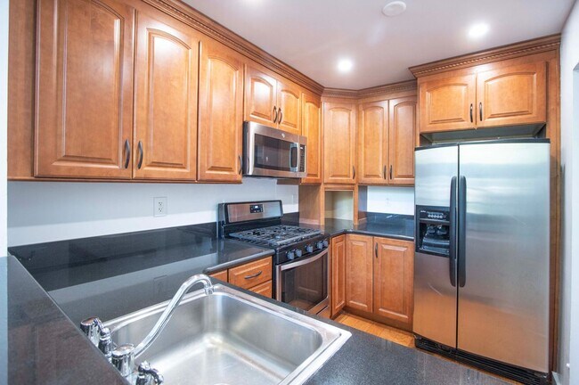 Building Photo - 1253 Terra Nova Blvd