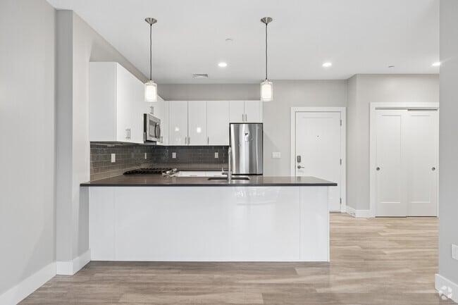 1BR, 1BA - 761SF - Kitchen