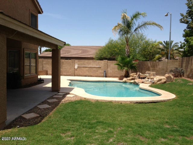 6824 W Rose Garden Ln