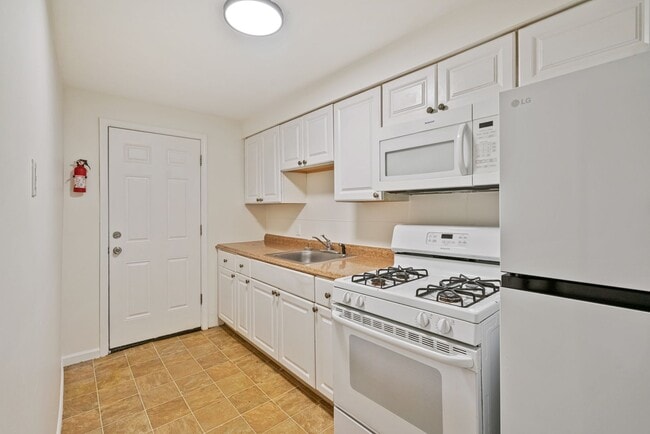Building Photo - 641 Sixth St Unit 641 6th Street  #1