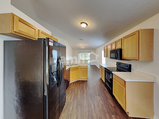 Photo - 5549 Shady Pine St S