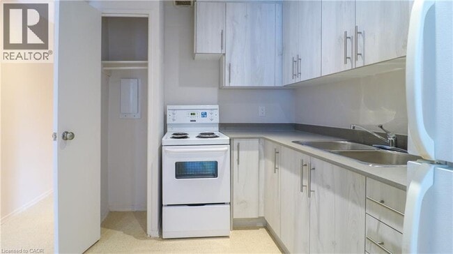 Photo - 84 SECOND Street Unit# 207 Unité 207