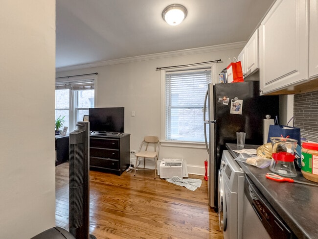 Photo - 2129 N Dayton St Unit 302