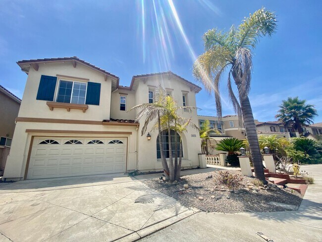 Building Photo - Elegant 5 Bedroom Home With Sweeping Staircase and Tons of Space!