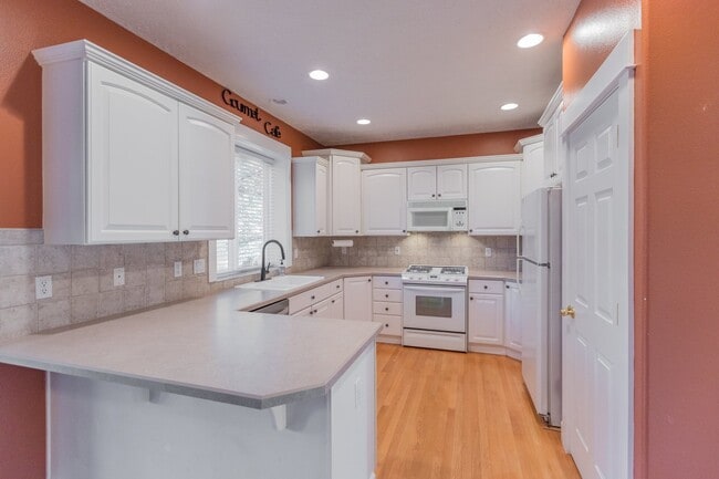 4527 SE Antelope Hills